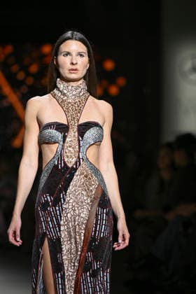 Custo - Mercedes-Benz Fashion Week Madrid - 20 Mar 2026 A model walks the runway wearing a design by Custo during the Mercedes-Benz Fashion Week de Madrid in IFEMA. Madrid Spain Copyright: xAtilanoxGarciax xSOPAxImagesx photos09775