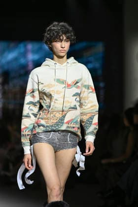 Custo - Mercedes-Benz Fashion Week Madrid - 20 Mar 2026 A model walks the runway wearing a design by Custo during the Mercedes-Benz Fashion Week de Madrid in IFEMA. Madrid Spain Copyright: xAtilanoxGarciax xSOPAxImagesx photos09733