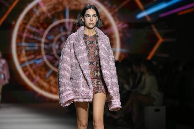Custo - Mercedes-Benz Fashion Week Madrid - 20 Mar 2026 A model walks the runway wearing a design by Custo during the Mercedes-Benz Fashion Week de Madrid in IFEMA. Madrid Spain Copyright: xAtilanoxGarciax xSOPAxImagesx photos09734