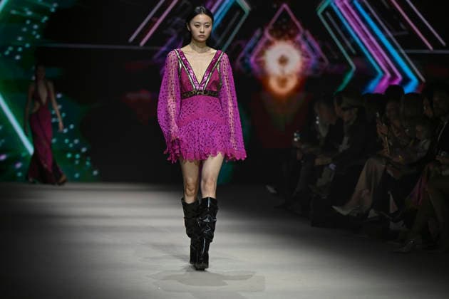 Custo - Mercedes-Benz Fashion Week Madrid - 20 Mar 2026 A model walks the runway wearing a design by Custo during the Mercedes-Benz Fashion Week de Madrid in IFEMA. Madrid Spain Copyright: xAtilanoxGarciax xSOPAxImagesx photos09710
