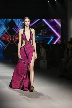 Custo - Mercedes-Benz Fashion Week Madrid - 20 Mar 2026 A model walks the runway wearing a design by Custo during the Mercedes-Benz Fashion Week de Madrid in IFEMA. Madrid Spain Copyright: xAtilanoxGarciax xSOPAxImagesx photos09712