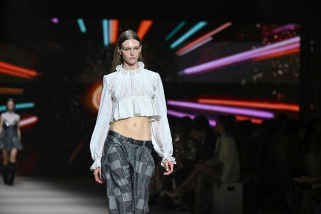 Custo - Mercedes-Benz Fashion Week Madrid - 20 Mar 2026 A model walks the runway wearing a design by Custo during the Mercedes-Benz Fashion Week de Madrid in IFEMA. Madrid Spain Copyright: xAtilanoxGarciax xSOPAxImagesx photos09725
