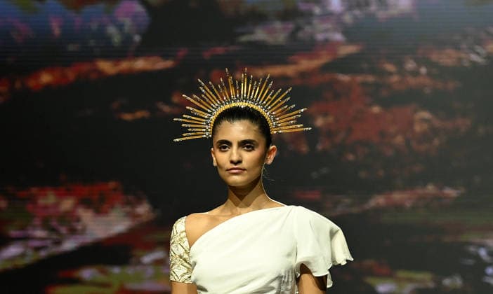 Lakme Fashion Week day 2 in Mumbai - 20 Mar 2026 A model wearing a creation by NIF Global student walks on the ramp on the second day of Lakme Fashion Week (LFW) in Mumbai. Mumbai India Copyright: xAshishxVaishnavx xSOPAxImagesx AVaishnav_Lakme Fashion Week day 2 in Mumbai (11)