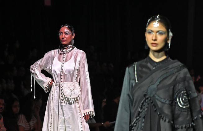 Lakme Fashion Week day 2 in Mumbai - 20 Mar 2026 A model (L) wearing a creation by designer Saim Ghani walks on the ramp on the second day of Lakme Fashion Week (LFW) in Mumbai. Mumbai India Copyright: xAshishxVaishnavx xSOPAxImagesx AVaishnav_Lakme Fashion Week day 2 in Mumbai (3)