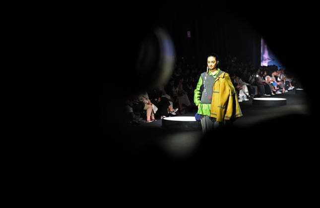 Lakme Fashion Week day 2 in Mumbai - 20 Mar 2026 A model wearing a creation by designer Taarini Anand walks on the ramp on the second day of Lakme Fashion Week (LFW) in Mumbai. Mumbai India Copyright: xAshishxVaishnavx xSOPAxImagesx AVaishnav_Lakme Fashion Week day 2 in Mumbai (6)