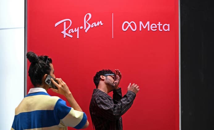 Lakme Fashion Week day 2 in Mumbai - 20 Mar 2026 People are seen near the Ray Ban - Meta stall at the Lakme Fashion Week (LFW) in Mumbai. Mumbai India Copyright: xAshishxVaishnavx xSOPAxImagesx AVaishnav_Lakme Fashion Week day 2 in Mumbai (9)