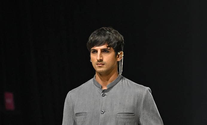 Lakme Fashion Week day 2 in Mumbai - 20 Mar 2026 A model wearing a creation by Pawan Sachdeva for Khadi India walks on the ramp on the second day of Lakme Fashion Week (LFW) in Mumbai. Mumbai India Copyright: xAshishxVaishnavx xSOPAxImagesx AVaishnav_Lakme Fashion Week day 2 in Mumbai (23)