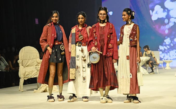 Lakme Fashion Week day 2 in Mumbai - 20 Mar 2026 Models wearing a creation by designer Shruti Sancheti for Khadi India walks on the ramp on the second day of Lakme Fashion Week (LFW) in Mumbai. Mumbai India Copyright: xAshishxVaishnavx xSOPAxImagesx AVaishnav_Lakme Fashion Week day 2 in Mumbai (25)