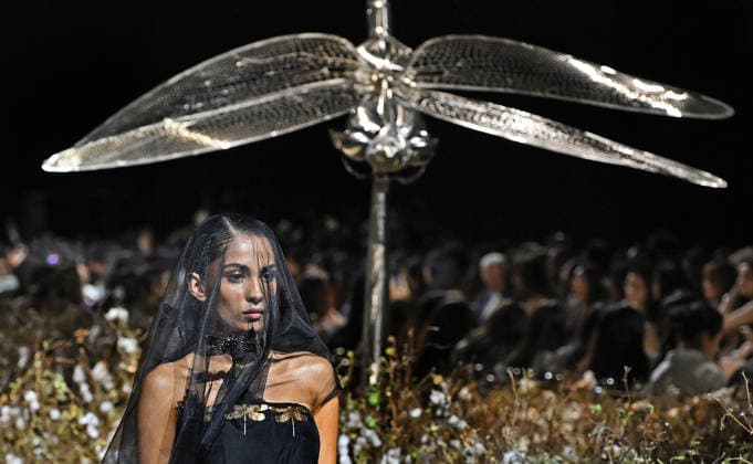 Lakme Fashion Week day 2 in Mumbai - 20 Mar 2026 A model wearing designer Rahul Mishra s creation walks the ramp on the second day of Lakme Fashion Week (LFW) in Mumbai. Mumbai India Copyright: xAshishxVaishnavx xSOPAxImagesx AVaishnav_Lakme Fashion Week day 2 in Mumbai (32)