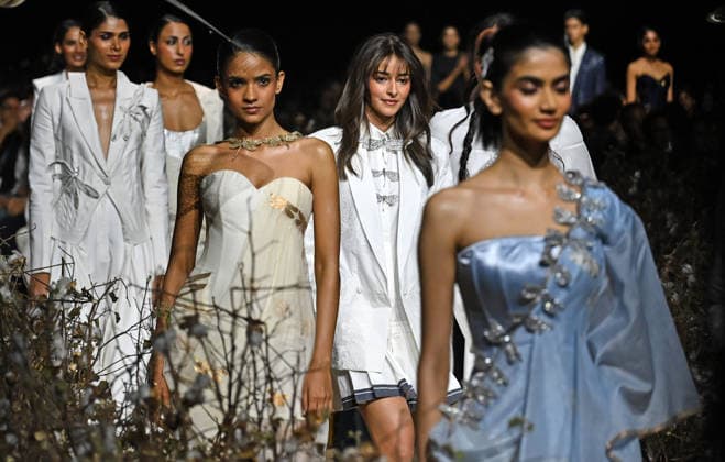 Lakme Fashion Week day 2 in Mumbai - 20 Mar 2026 Bollywood actress Ananya Panday (second from right) wearing designer Rahul Mishra s creation walks the ramp on the second day of Lakme Fashion Week (LFW) in Mumbai. Mumbai India Copyright: xAshishxVaishnavx xSOPAxImagesx AVaishnav_Lakme Fashion Week day 2 in Mumbai (34)