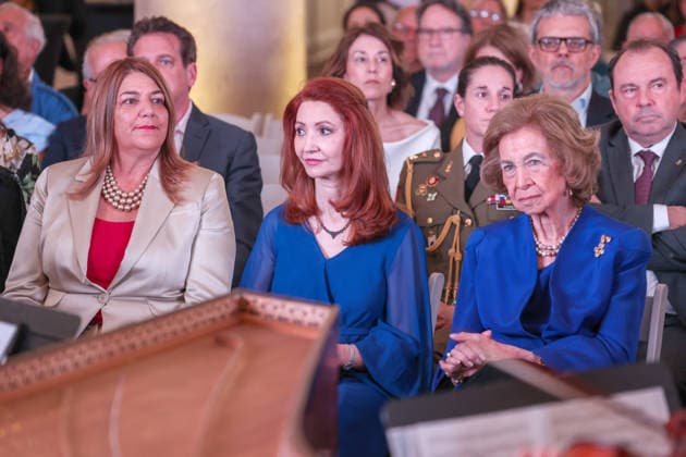 Miami Dade College President Madeline Pumariega (left), Queen Sofia of Spain (right); and the Consul General of Spain in Miami, Belen Alfaro Hernandez (center), attend the event Florida, Cuba and the Caribbean in the American Revolution at the Freedom Tower in Miami, Florida, USA, 20 March 2026. Queen Sofia of Spain inaugurated America&Spain250 in Miami, an academic initiative commemorating the 250th anniversary of the founding of the United States and highlighting Spain s contributions to the American Revolution and the shared history between the two countries, as part of her three-day visit to Florida. Queen Sofia inaugurates America&Spain250 in Miami to celebrate the 250th anniversary of the USA !ACHTUNG: NUR REDAKTIONELLE NUTZUNG  Copyright: xGiorgioxVierax USA9256 20260321-55019768124_1