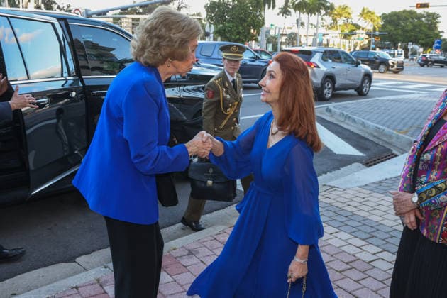 The Consul General of Spain in Miami, Belen Alfaro Hernández (R), greets Queen Sofía of Spain (L) upon her arrival to the event Florida, Cuba and the Caribbean in the American Revolution at the Freedom Tower in Miami, Florida, USA, 20 March 2026. Queen Sofia of Spain inaugurated America&Spain250 in Miami, an academic initiative commemorating the 250th anniversary of the founding of the United States and highlighting Spain s contributions to the American Revolution and the shared history between the two countries, as part of her three-day visit to Florida. Queen Sofia inaugurates America&Spain250 in Miami to celebrate the 250th anniversary of the USA !ACHTUNG: NUR REDAKTIONELLE NUTZUNG!  Copyright: xGiorgioxVierax USA9242 20260321-55019768125_1