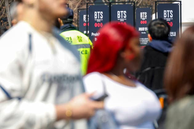 BTS Performs ARIRANG Comeback Concert at Gwanghwamun Square BTS fans gather to watch the BTS THE COMEBACK LIVE: ARIRANG performance at Gwanghwamun Square in Seoul, South Korea on March 21, 2026. Seoul South Korea  Copyright: xMatrixxImages JungxUi-Chelx