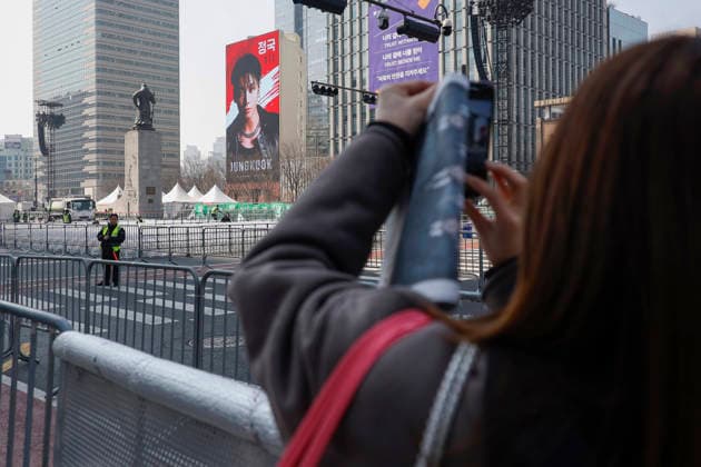 BTS Performs ARIRANG Comeback Concert at Gwanghwamun Square BTS fans gather to watch the BTS THE COMEBACK LIVE: ARIRANG performance at Gwanghwamun Square in Seoul, South Korea on March 21, 2026. Seoul South Korea  Copyright: xMatrixxImages JungxUi-Chelx
