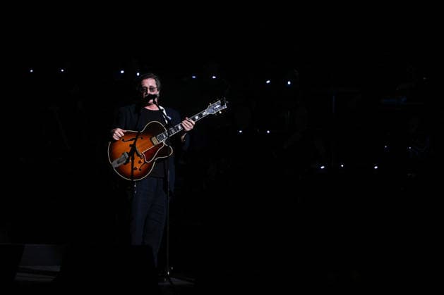 Concert Sentinelles d un soir at Salle Pleyel in Paris Thomas Dutronc, Sentinelles d un soir - Concert solidaire performs at the Salle Pleyel in Paris, France on March 20, 2026. Photo by Christophe Meng ABACAPRESS.COM  Copyright: xMengxChristophe ABACAx