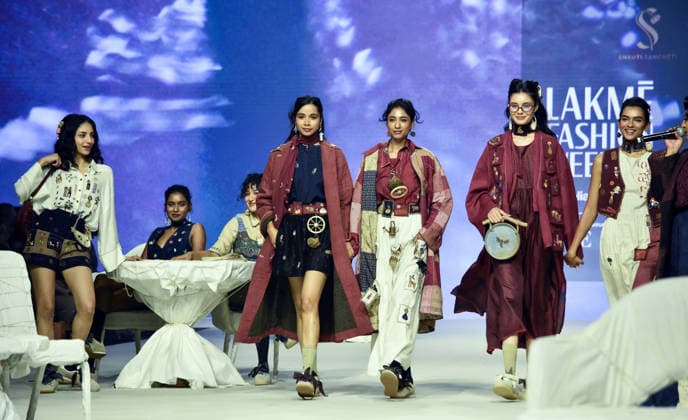 Models showcase Khadi India Presents Navdhara at Lakme Fashion Week FDCI in Mumbai Mumbai, Mar 21 (ANI): Models walk the ramp showcasing Khadi India Presents Navdhara featuring collections by Samant Chauhan, Pawan Sachdeva, Shruti Sancheti and CoEK during Lakme Fashion Week FDCI at Jio Convention Centre, BKC, in Mumbai on Friday. Mumbai Maharashtra India Copyright: xANIx ANI_20260321007