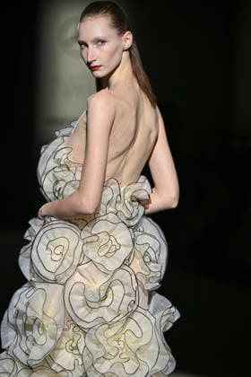 Hannibal Laguna - Mercedes-Benz Fashion Week Madrid in Madrid, Spain - 20 Mar 2026 A model walks the runway wearing a design by Hannibal Laguna during Mercedes-Benz Fashion Week de Madrid in IFEMA. Madrid Spain Copyright: xAtilanoxGarciax xSOPAxImagesx photos09680