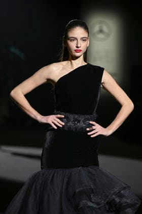 Hannibal Laguna - Mercedes-Benz Fashion Week Madrid in Madrid, Spain - 20 Mar 2026 A model walks the runway wearing a design by Hannibal Laguna during Mercedes-Benz Fashion Week de Madrid in IFEMA. Madrid Spain Copyright: xAtilanoxGarciax xSOPAxImagesx photos09641