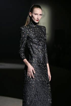 Hannibal Laguna - Mercedes-Benz Fashion Week Madrid in Madrid, Spain - 20 Mar 2026 A model walks the runway wearing a design by Hannibal Laguna during Mercedes-Benz Fashion Week de Madrid in IFEMA. Madrid Spain Copyright: xAtilanoxGarciax xSOPAxImagesx photos09645