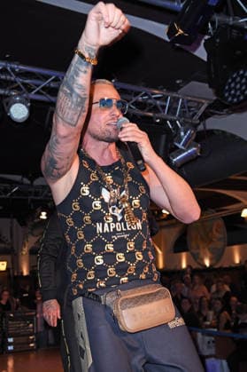 Eric Sindermann at the ERIC SINDERMANN IKONE FASHION SHOW at the Hofbräu Wirtshaus in Berlin on 20 03 2026