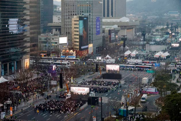 BTS Performs ARIRANG Comeback Concert at Gwanghwamun Square Fans enter the venue for the BTS THE COMEBACK LIVE: ARIRANG concert at Gwanghwamun Square in Seoul, South Korea, March 21, 2026. The concert marks the group s first full-unit comeback in four years following the completion of mandatory military service for all members. Seoul South Korea  Copyright: xMatrixxImages JungxUi-Chelx