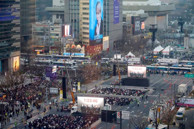 BTS Performs ARIRANG Comeback Concert at Gwanghwamun Square Fans enter the venue for the BTS THE COMEBACK LIVE: ARIRANG concert at Gwanghwamun Square in Seoul, South Korea, March 21, 2026. The concert marks the group s first full-unit comeback in four years following the completion of mandatory military service for all members. Seoul South Korea  Copyright: xMatrixxImages JungxUi-Chelx