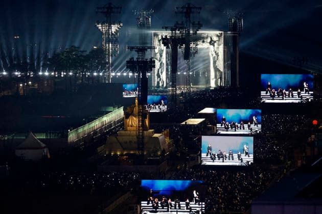 BTS Performs ARIRANG Comeback Concert at Gwanghwamun Square South Korean K-pop group BTS performs BTS THE COMEBACK LIVE: ARIRANG, a free comeback concert celebrating the release of their fifth studio album, at Gwanghwamun Square in Seoul, South Korea on March 21, 2026. The concert marks the group s first full-unit comeback in four years following the completion of mandatory military service for all members. Seoul South Korea  Copyright: xMatrixxImages JungxUi-Chelx