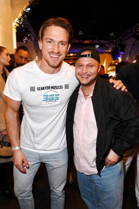 Patrick Fabian and Marcel Maurice Neue at the Dr Sindsen Fashion Show Icon at Hofbräu Wirtshaus Berlin Berlin, 20 03 2026 Foto:xN.xKubelkax xFuturexImagex sindsen_6304