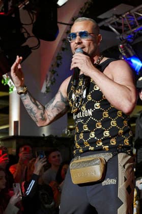 Eric Sindermann at the Dr Sindsen Fashion Show Icon at Hofbräu Wirtshaus Berlin Berlin, 20 03 2026 Foto:xN.xKubelkax xFuturexImagex sindsen_6319