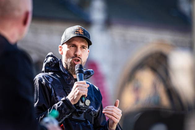 Demonstration gegen Rhein in Flammen im Brutgebiet und Feuerwekr im allgemeinen in Bonn, 21.3.2026 Influencer und Biologe Robert Marc Lehmann -- In Bonn demonstrierten nach Veranstalterangaben rund 1.500 Menschen (nach Polizeiangaben waren es eher 500) gegen Rhein In Flammen in der Bonner Rheinaue, das immer zur Brutzeit und im Brutgebiet von vielen Vögeln stattfinden. Demo generell auch gegen Feuerwerk. Aufgerufen hatte Stefan Bröckling vom Verein Tiernotruf e.V., unterstützt wurde die Demo unter anderem von Biologe, Naturschützer, Influencer, Streamer und YouTuber Robert Marc Lehmann, Bonner Innenstadt, 21.3.2026 Bonn Innenstadt NRW Deutschland *** Demonstration against Rhine in Flames in the breeding area and fireworks in general in Copyright: xSebastianxDerixx