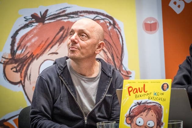 Third day of the Leipzig Book Fair 2026 Crowds, long queues and long waiting times dominate the scene TV presenter Bernhard Hoecker and his wife Eva von Mühlenfels present their new childrens book Leipzig Book Fair 2026 Day 3