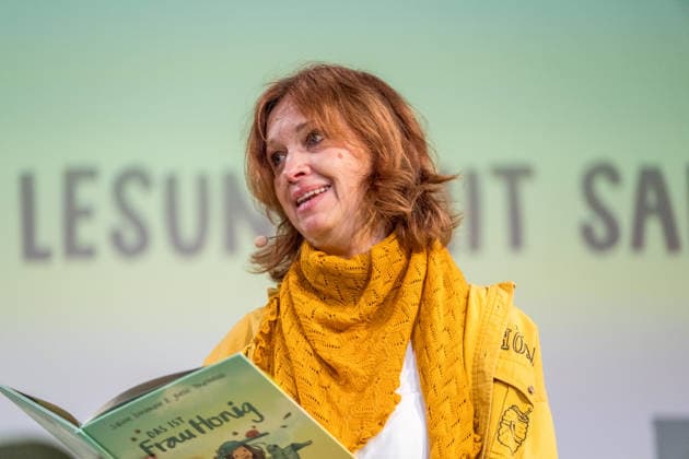 Third day of the Leipzig Book Fair 2026 Crowds, long queues and long waiting times dominated the scene Here author and voice actress Sabine Bohlmann Known for her voice role as Lisa Simpson Leipzig Book Fair 2026 Day 3