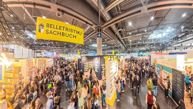 Crowds on the third day of the Leipzig Book Fair 2026 Long queues, long waiting times and full exhibition halls set the scene Leipzig Book Fair 2026 Day 3