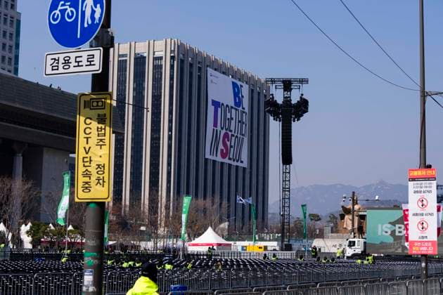 March 21, 2026, Seoul, South Korea: A banner is hung from a government building before K-pop boy band BTS performs for the first time in four years in a return from a hiatus due to its membersÃ¢â‚¬â ¢ compulsory military service, in a free concert held on Saturday, March 21, 2026 to promote their new album ARIRANG in Gwanghwamun Square in Seoul, South Korea Seoul South Korea - ZUMAh163 20260321_znp_h163_044 Copyright: xJintakxHanx
