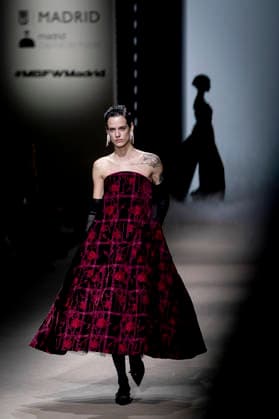 Yolancris fashion show at the Mercedes Benz Fashion Week A model during a Yolancris fashion show on the occasion of the Mercedes Benz Fashion Week, March 21, 2026, in Madrid Spain Yolancris is a firm specializing in bridal and handcrafted haute couture Its fashion show is part of the Mercedes Benz Fashion Week Madrid, the main Spanish fashion show organized by IFEMA, which brings together established firms and new talent MARCH 21, 2026 FASHION MODEL MODEL SHOWS MODEL SHOW MBFW A Pé Madrid Madrid Madrid Spain  Copyright: xA.xPÃ rezxMecax 7385626
