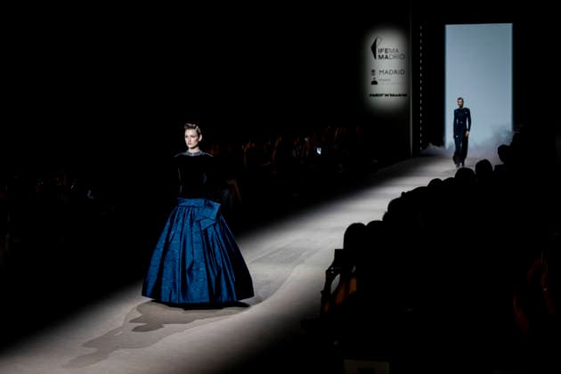 Yolancris fashion show at the Mercedes Benz Fashion Week A model during a Yolancris fashion show on the occasion of the Mercedes Benz Fashion Week, March 21, 2026, in Madrid Spain Yolancris is a firm specializing in bridal and handcrafted haute couture Its fashion show is part of the Mercedes Benz Fashion Week Madrid, the main Spanish fashion show organized by IFEMA, which brings together established firms and new talent MARCH 21, 2026 FASHION MODEL MODEL SHOWS MODEL SHOW MBFW A Pé Madrid Madrid Madrid Spain  Copyright: xA.xPÃ rezxMecax 7385627