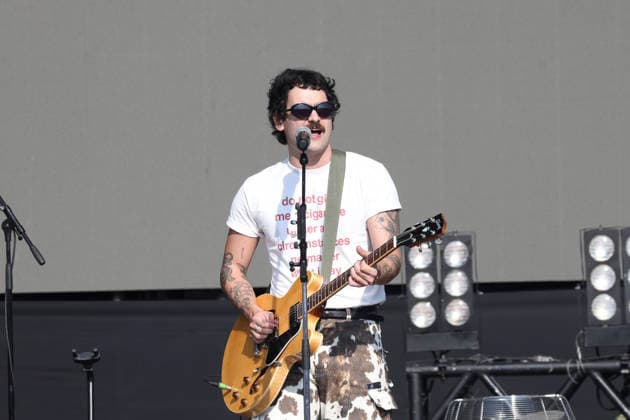 The band Foto em Grupo will perform at Lollapalooza Brazil 2026 in Sao Paulo. Sao Paulo (SP), March 21, 2026 Lollapalooza Brazil Show Jadsa The band Foto em Grupo performs during the second day of the Lollapalooza Brazil festival, and features the participation of singer Ana Caetano from the duo Anavitoria, held at the Interlagos racetrack, in the southern zone of the Sao Paulo capital. The event brings together national and international artists in three days of shows and musical attractions. (Foto: Leco Viana Thenews2 imago images) The band Foto em Grupo will perform at Lollapalooza Brazil 2026 in Sao Paulo.  Copyright: xLecoxVianax
