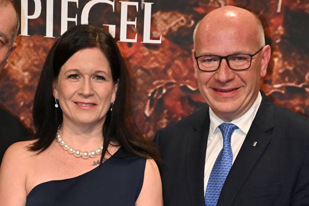 Katharina Guenther Wuensch and Kai Wegner at the Wir sind am Leben musical premiere at the Theater des Westens on 21 03 2026 in Berlin Wir Sind Am Leben musical premiere in Berlin