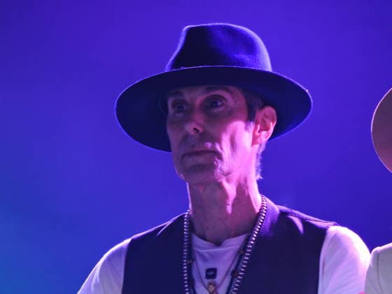 RECORD DATE NOT STATED lewis capaldi no lollapalooza Sao Paulo (SP), 03 21 2026 - Culture Shows Festival - Perry Farrell during a speech by one of the world s most influential voices in the defense of indigenous peoples, Chief Raoni Metuktire, leader of the Kayapo people, during his participation in the show of rock singer Lewis Capaldi on the Budweiser stage on the second day of shows at Lollapalooza 2026 at the Interlagos racetrack, south of Sao Paulo, this Saturday, March 26, 2026. (Foto: Leandro Chemalle Thenews2 imago images) lewis capaldi no lollapalooza  Copyright: xLeandroxChemallex