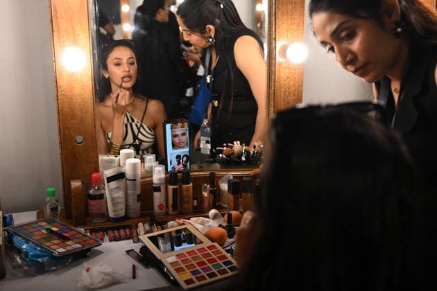 March 21, 2026, Mumbai, Maharashtra, India: A model is watching a video on a mobile phone inside the makeup room at the Lakme Fashion Week (LFW) in Mumbai. Mumbai India - ZUMAs197 20260321_aaa_s197_102 Copyright: xAshishxVaishnavx