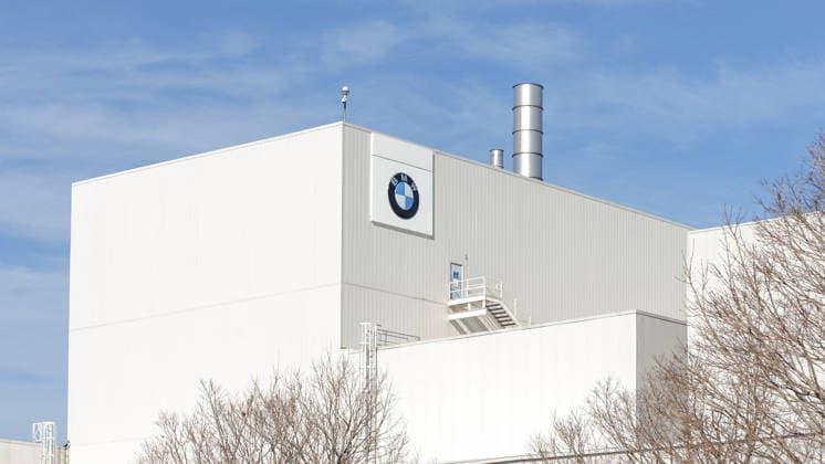 BMW-Werk in Spartanburg, USA, mit strahlend blauem Himmel und Industriearchitektur Spartanburg SC, United States - December 25, 2024: BMW Manufacturing Plant located in Spartanburg, USA showcasing modern industrial architecture and clear blue sky (License=RM) Copyright: xZoonar.com IuliiaxDombrovskaiax 24789211