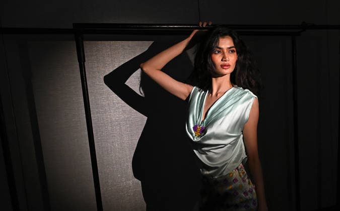 March 21, 2026, Mumbai, Maharashtra, India: A model poses for a photo in-between the show at the Lakme Fashion Week (LFW) in Mumbai. Mumbai India - ZUMAs197 20260321_aaa_s197_115 Copyright: xAshishxVaishnavx
