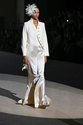 Menchen Tomas - Mercedes-Benz Fashion Week Madrid, Spain - 21 Mar 2026 A model walks the runway wearing a design by Menchen Tomas during Mercedes-Benz Fashion Week de Madrid in IFEMA. Madrid Spain Copyright: xAtilanoxGarciax xSOPAxImagesx photos09891