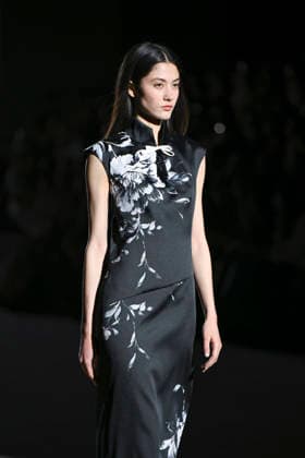 Menchen Tomas - Mercedes-Benz Fashion Week Madrid, Spain - 21 Mar 2026 A model walks the runway wearing a design by Menchen Tomas during Mercedes-Benz Fashion Week de Madrid in IFEMA. Madrid Spain Copyright: xAtilanoxGarciax xSOPAxImagesx photos09881