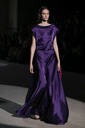 Menchen Tomas - Mercedes-Benz Fashion Week Madrid, Spain - 21 Mar 2026 A model walks the runway wearing a design by Menchen Tomas during Mercedes-Benz Fashion Week de Madrid in IFEMA. Madrid Spain Copyright: xAtilanoxGarciax xSOPAxImagesx photos09865