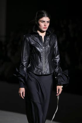Menchen Tomas - Mercedes-Benz Fashion Week Madrid, Spain - 21 Mar 2026 A model walks the runway wearing a design by Menchen Tomas during Mercedes-Benz Fashion Week de Madrid in IFEMA. Madrid Spain Copyright: xAtilanoxGarciax xSOPAxImagesx photos09875