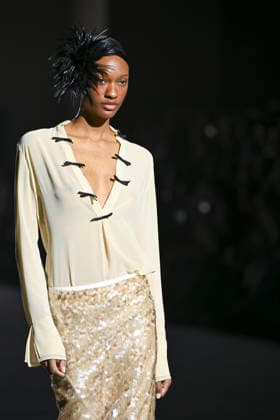 Menchen Tomas - Mercedes-Benz Fashion Week Madrid, Spain - 21 Mar 2026 A model walks the runway wearing a design by Menchen Tomas during Mercedes-Benz Fashion Week de Madrid in IFEMA. Madrid Spain Copyright: xAtilanoxGarciax xSOPAxImagesx photos09846