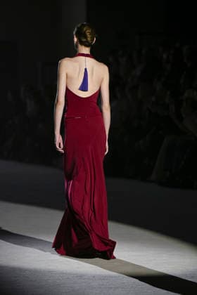 Menchen Tomas - Mercedes-Benz Fashion Week Madrid, Spain - 21 Mar 2026 A model walks the runway wearing a design by Menchen Tomas during Mercedes-Benz Fashion Week de Madrid in IFEMA. Madrid Spain Copyright: xAtilanoxGarciax xSOPAxImagesx photos09859