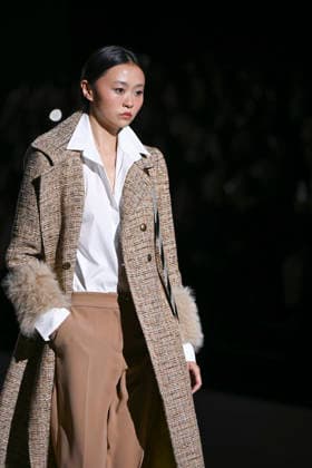 February 28, 2026, Madrid, Spain: A model walks the runway wearing a design by Menchen Tomas during Mercedes-Benz Fashion Week de Madrid in IFEMA. Madrid Spain  - ZUMAs197 20260228_aaa_s197_2935 Copyright: xAtilanoxGarciax
