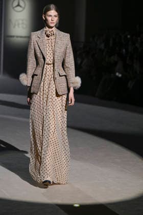 February 28, 2026, Madrid, Spain: A model walks the runway wearing a design by Menchen Tomas during Mercedes-Benz Fashion Week de Madrid in IFEMA. Madrid Spain  - ZUMAs197 20260228_aaa_s197_2937 Copyright: xAtilanoxGarciax